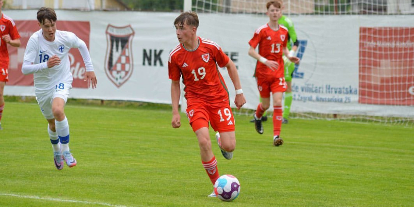 Ollie Dewsbury playing football